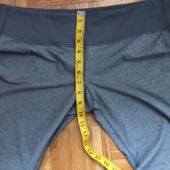 Lululemon light grey long shorts size 10 - Picture 5 of 9